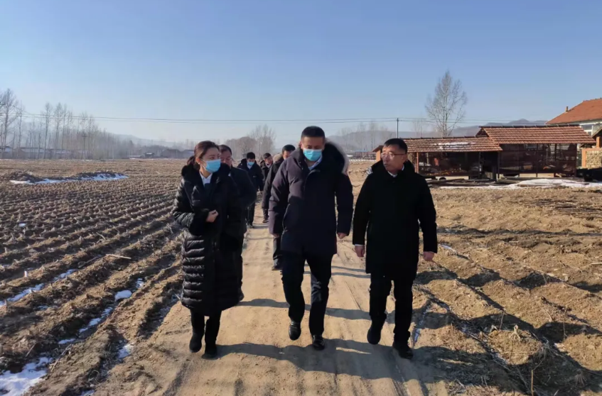 踐行國企擔(dān)當(dāng)，助力鄉(xiāng)村振興--鞍勤集團(tuán)、溫泉集團(tuán)前往駐村工作隊(duì)走訪慰問