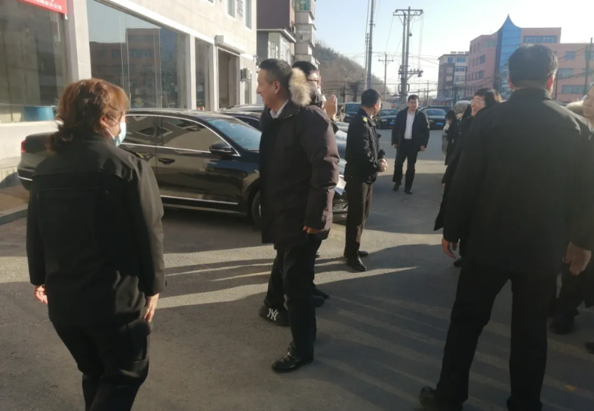 鞍勤集團(tuán)黨委下基層、聽民意，助推企業(yè)高質(zhì)量發(fā)展