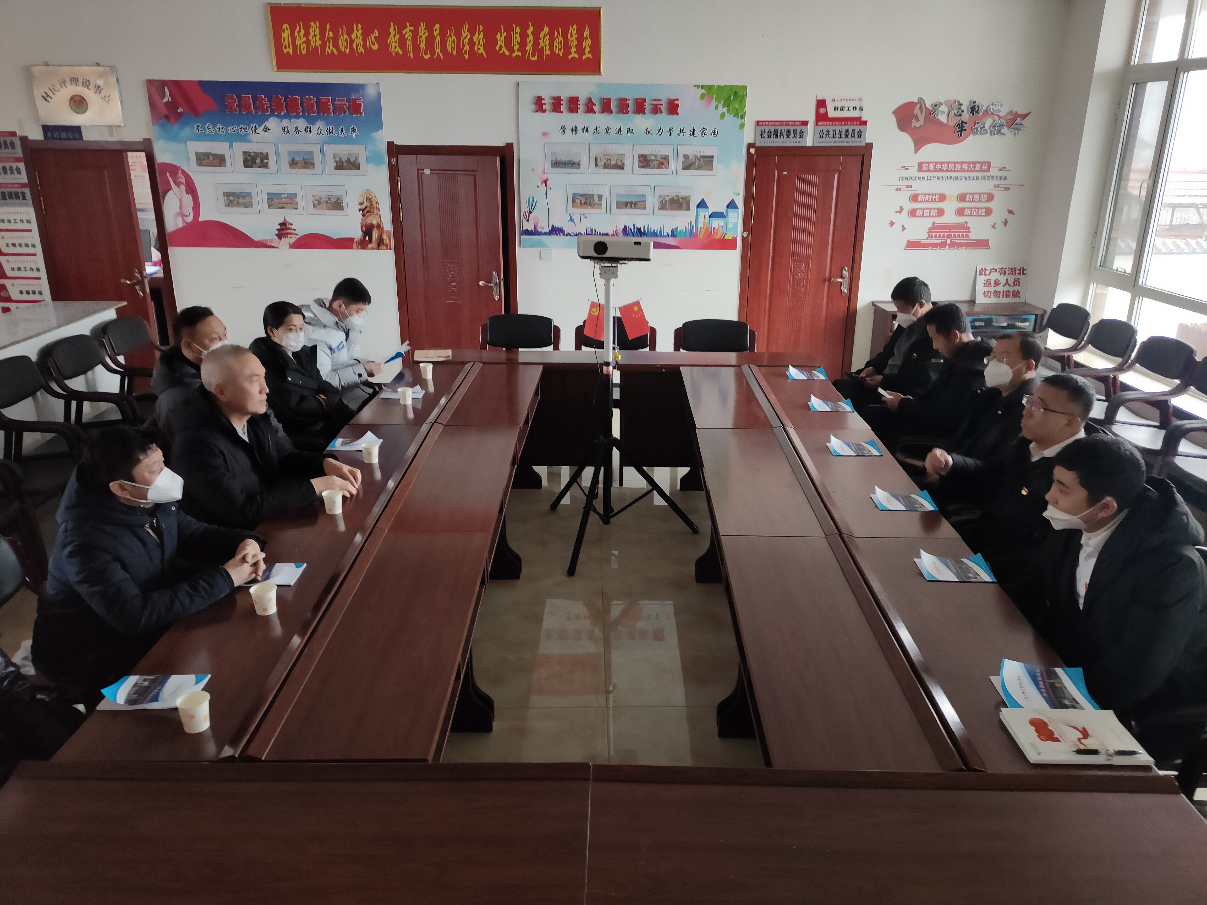 踐行國企責(zé)任，迎新春送溫暖——鞍勤集團(tuán)、溫泉集團(tuán)、公服集團(tuán)前往駐村工作隊(duì) 走訪慰問