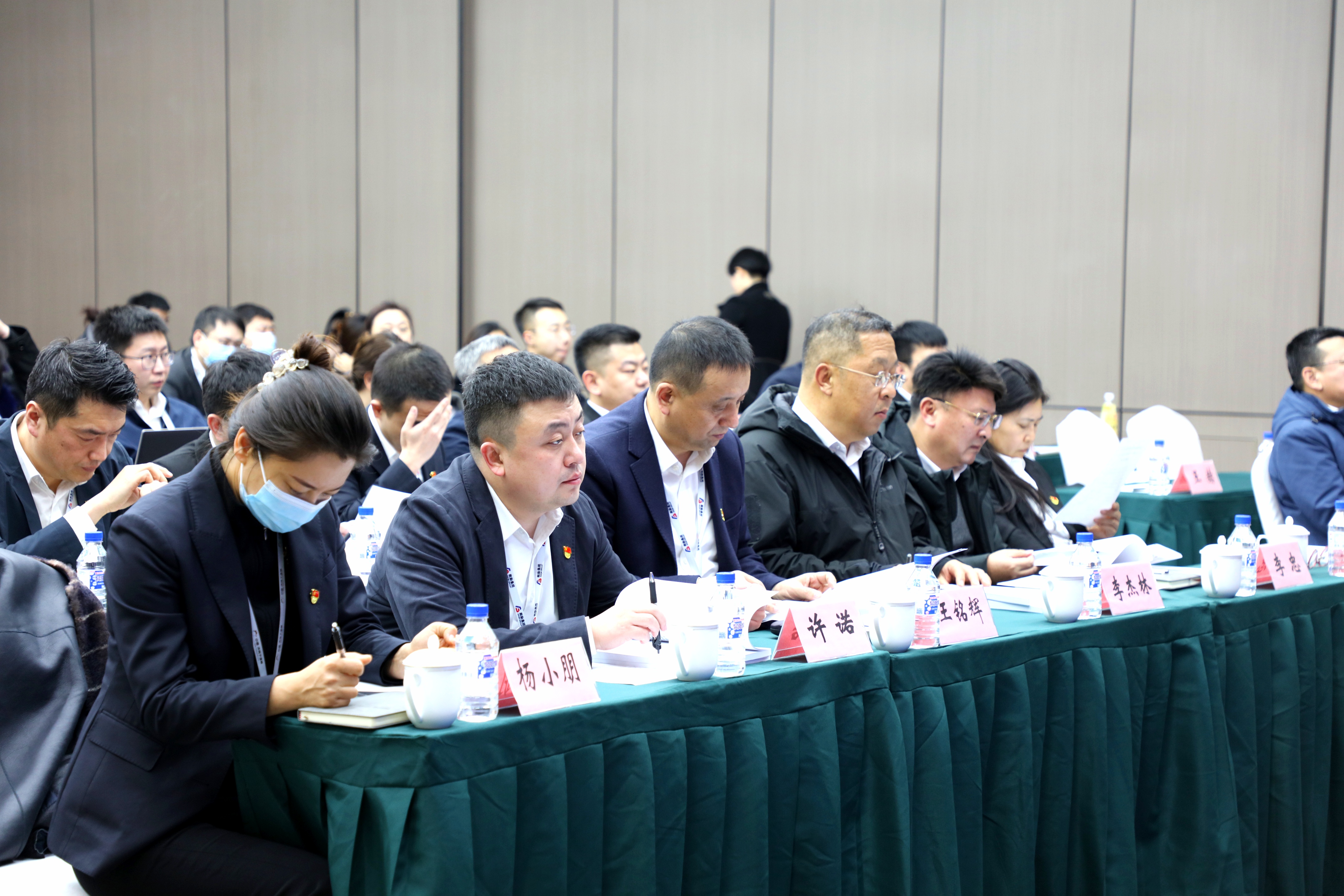 集團舉行機關(guān)中層干部、借調(diào)和駐村干部2022年度述職測評會議