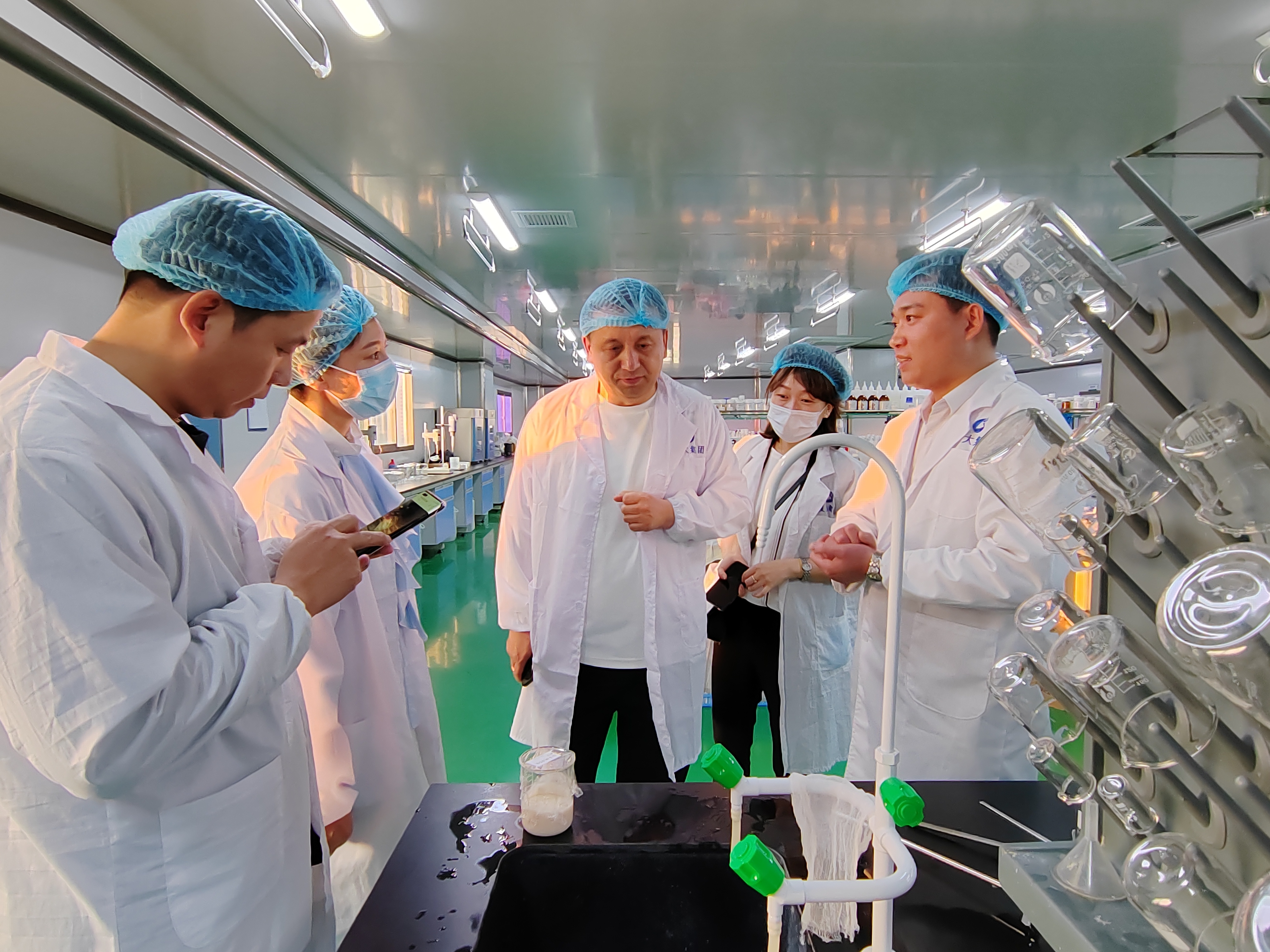 鞍勤集團、溫泉集團、公服集團商務(wù)考察組赴廣州調(diào)研