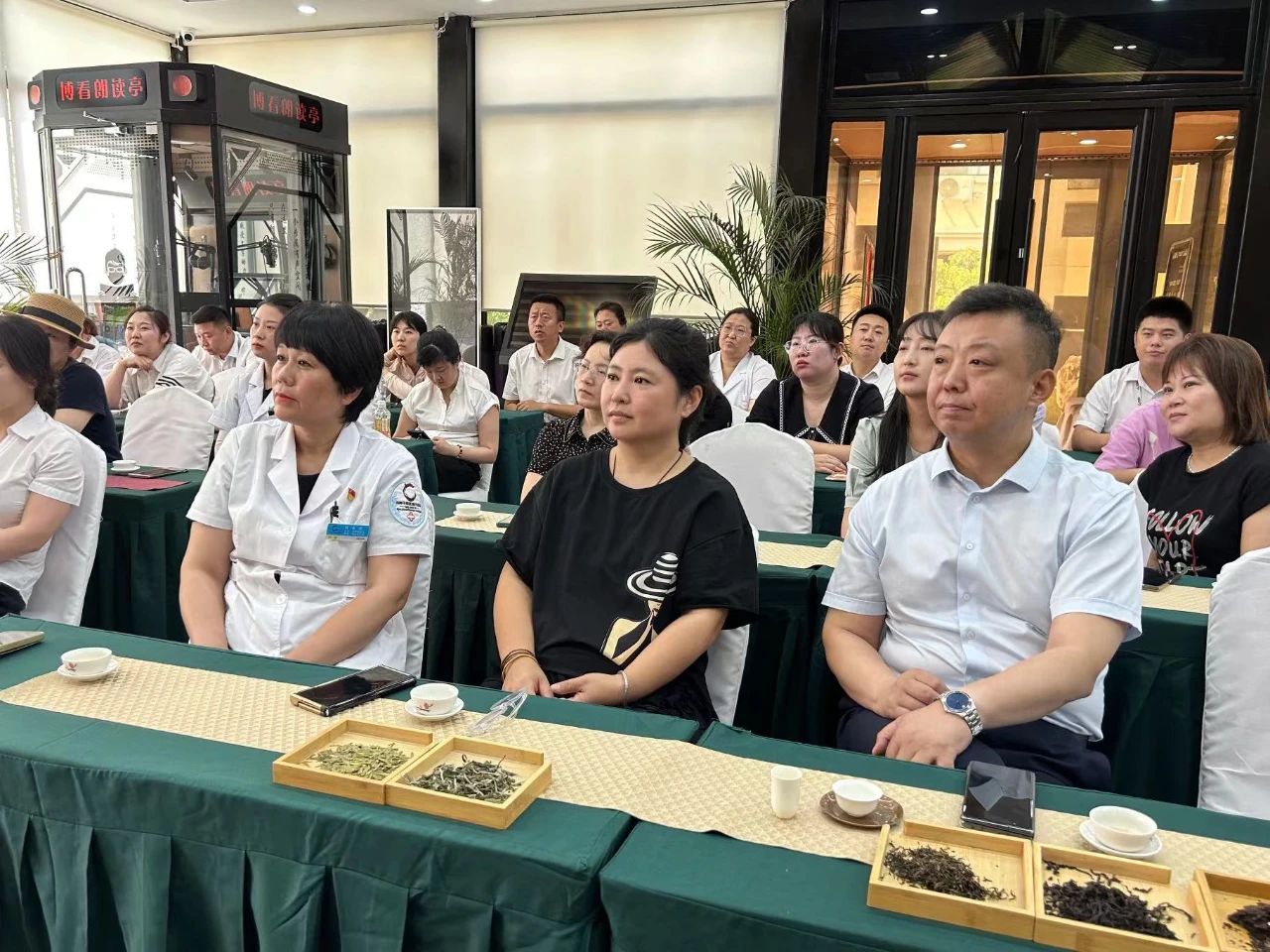 茶情雅韻 品香滌心丨鞍勤集團(tuán)、溫泉集團(tuán)、公服集團(tuán)茶藝興趣班開課